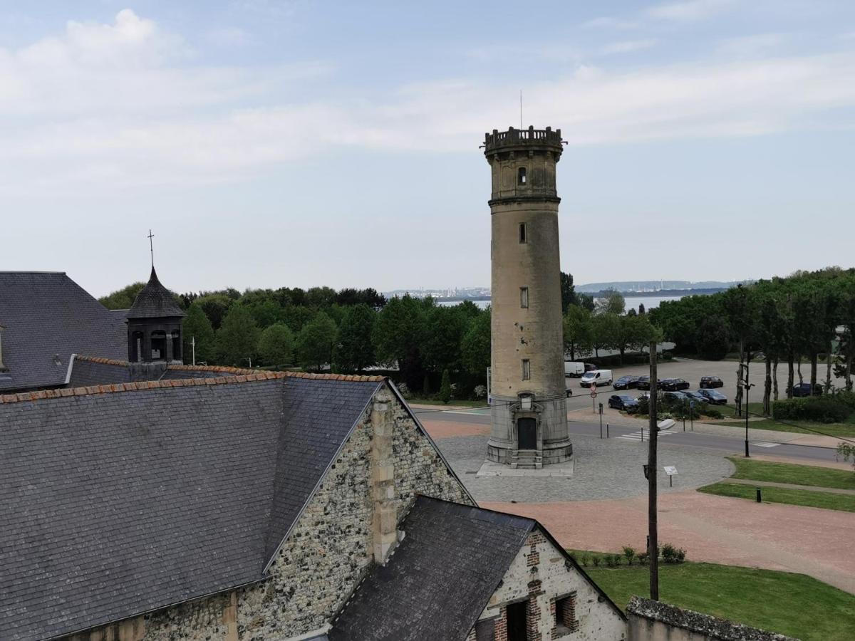 Phare Des Impressionnistes Appartement Honfleur Buitenkant foto