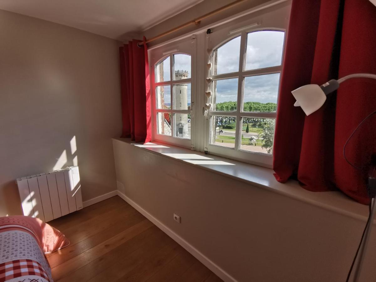 Phare Des Impressionnistes Appartement Honfleur Buitenkant foto