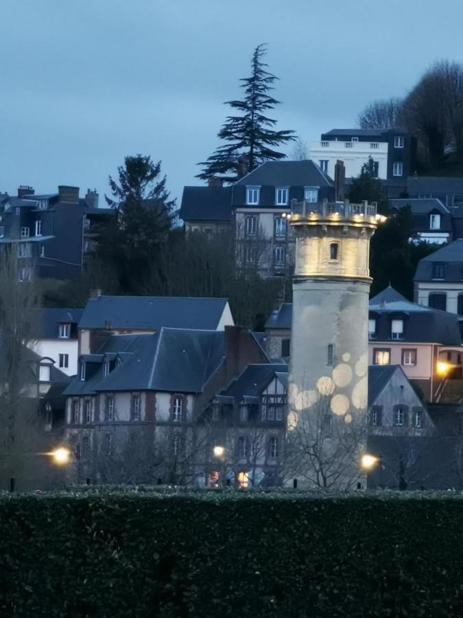 Phare Des Impressionnistes Appartement Honfleur Buitenkant foto
