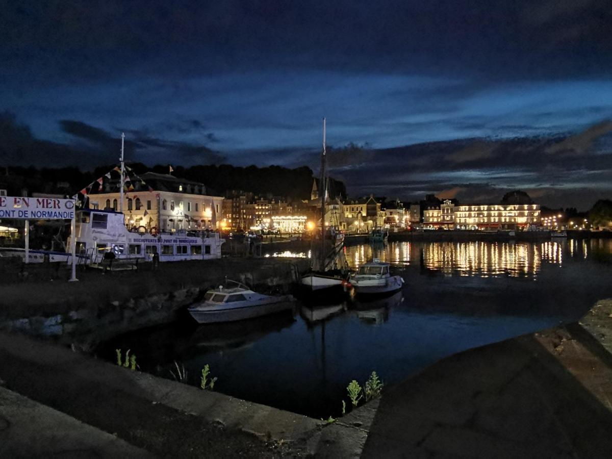 Phare Des Impressionnistes Appartement Honfleur Buitenkant foto