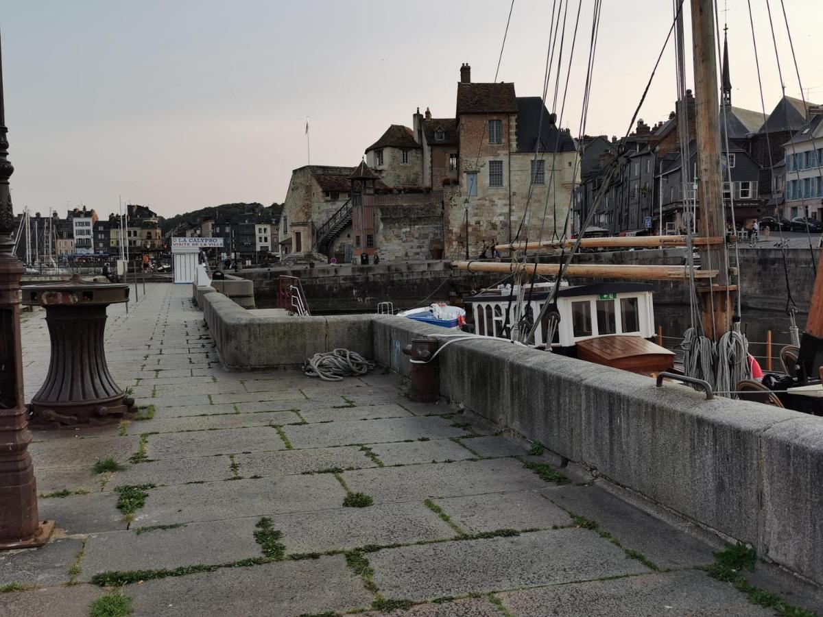 Phare Des Impressionnistes Appartement Honfleur Buitenkant foto