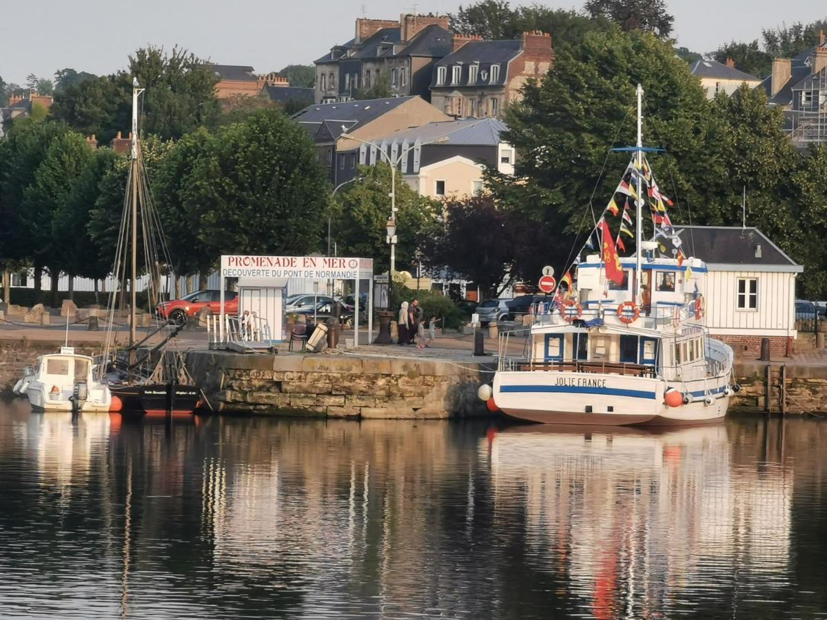 Phare Des Impressionnistes Appartement Honfleur Buitenkant foto