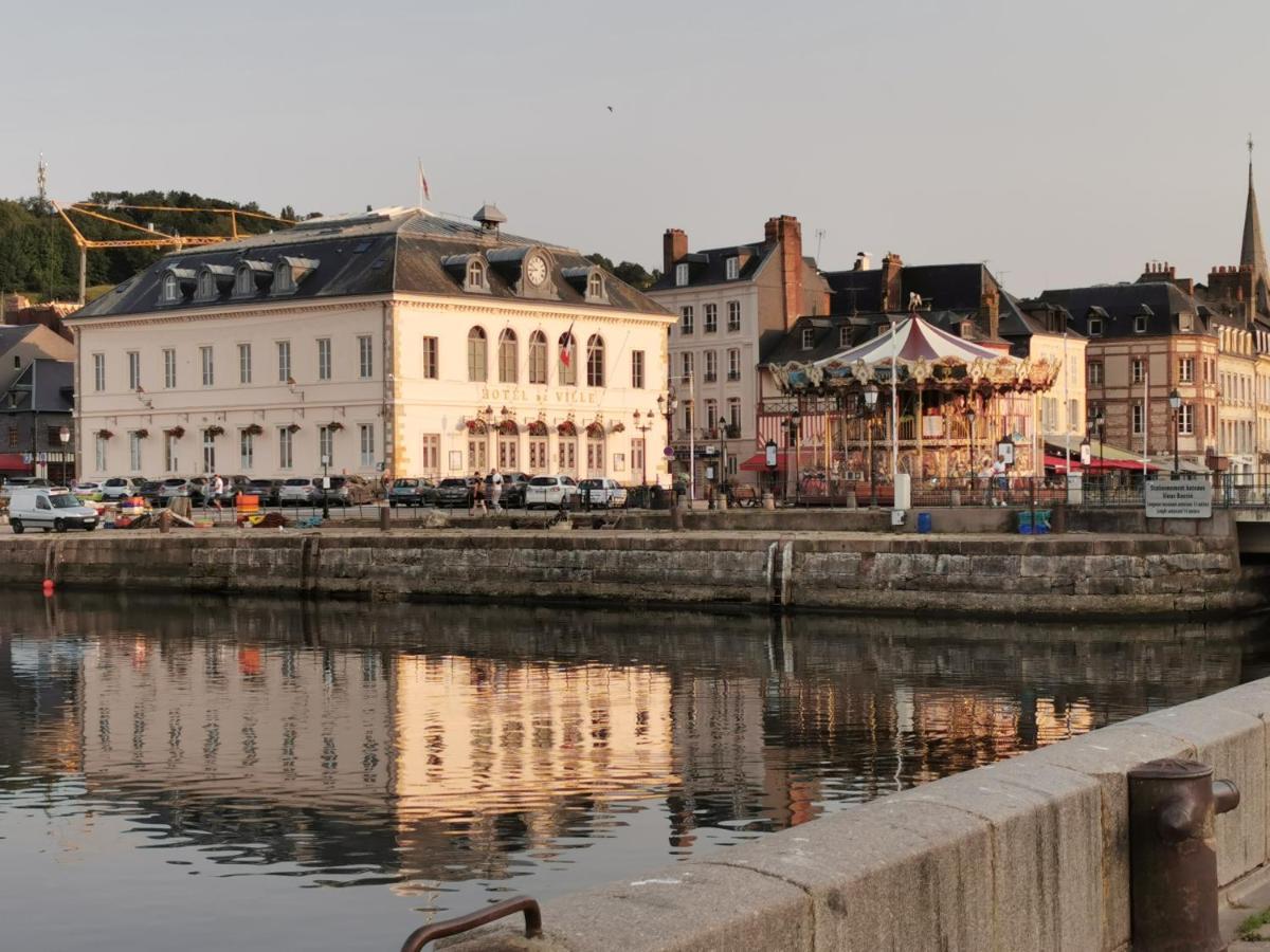 Phare Des Impressionnistes Appartement Honfleur Buitenkant foto