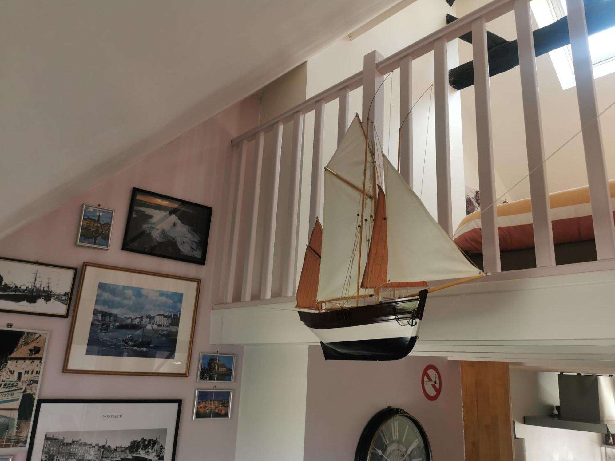 Phare Des Impressionnistes Appartement Honfleur Buitenkant foto