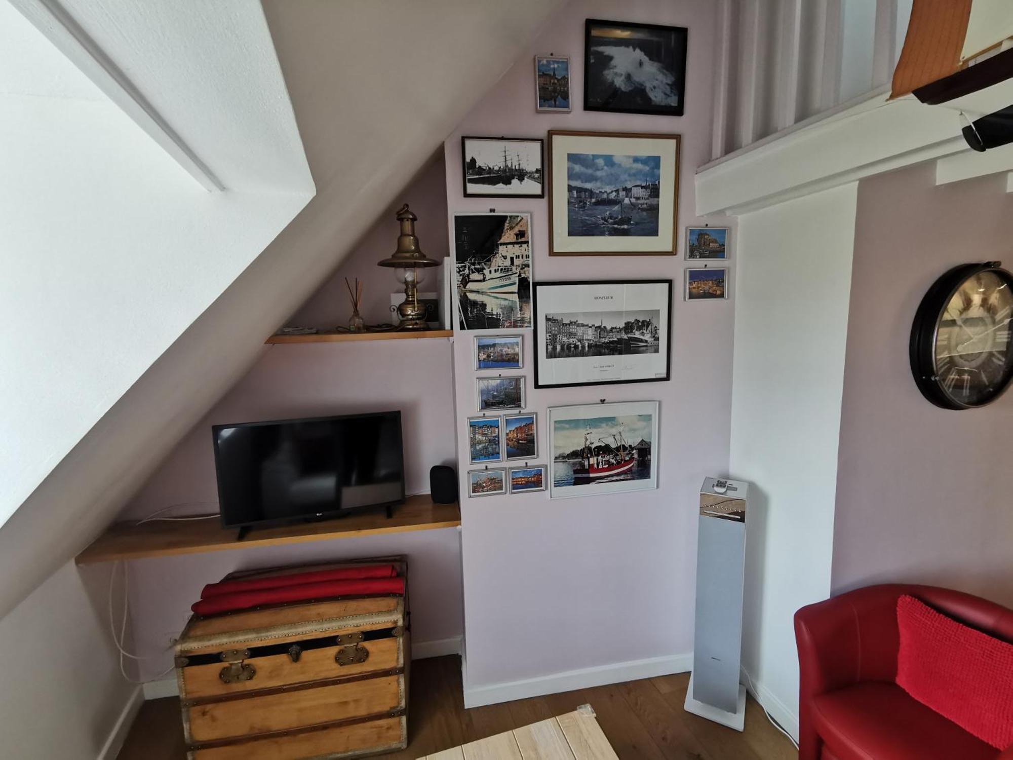Phare Des Impressionnistes Appartement Honfleur Buitenkant foto